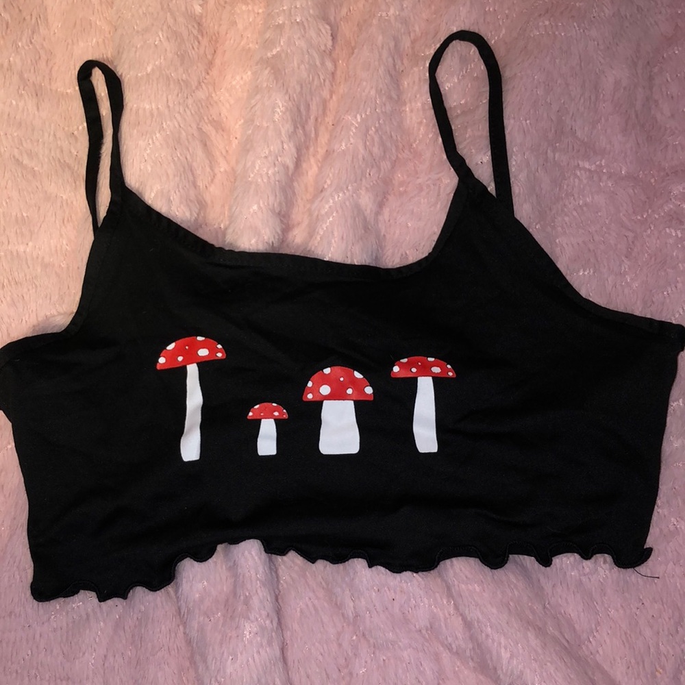 mushroom crop top black
